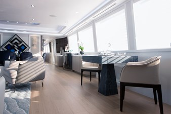 HANNAH 10 Salon