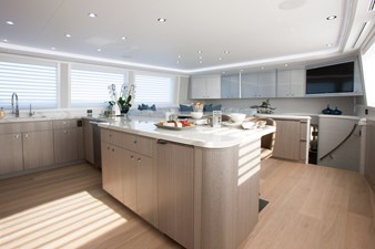 HANNAH 17 Galley