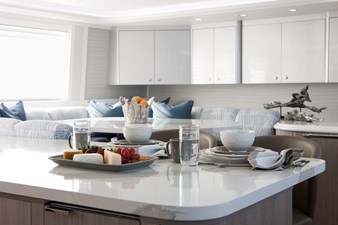HANNAH 19 Galley / Dinette