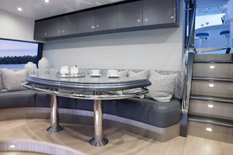 HANNAH 23 Pilothouse Settee