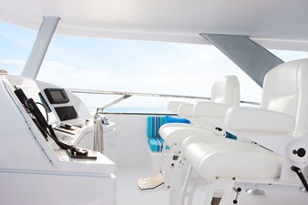 HANNAH 51 Flybridge Helm