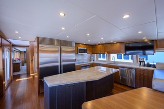 RISK TAKER 10 Galley