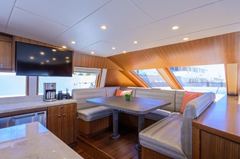RISK TAKER 13 Galley - Settee