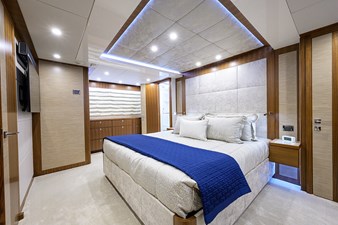 RISK TAKER 23 Master Stateroom