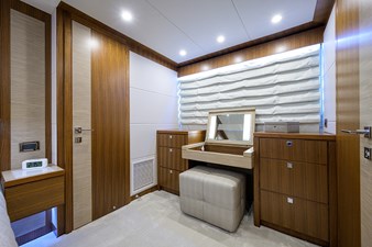 RISK TAKER 25 Master Stateroom