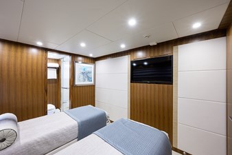 RISK TAKER 30 Guest Stateroom - Port