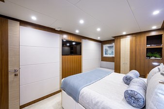 RISK TAKER 33 Guest Stateroom - Starboard