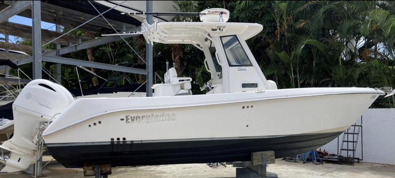 EVERGLADES 255 CENTER CONSOLE