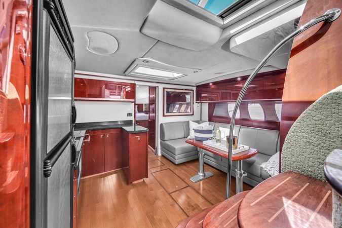 Sea Ray Sundancer 500 _ Interior-2