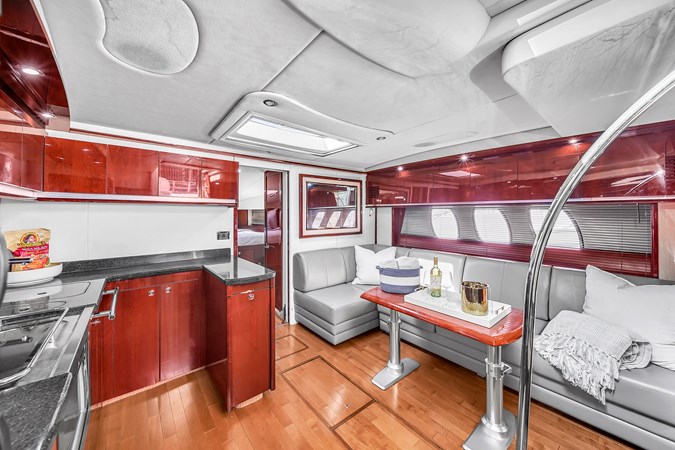 Sea Ray Sundancer 500 _ Interior-3