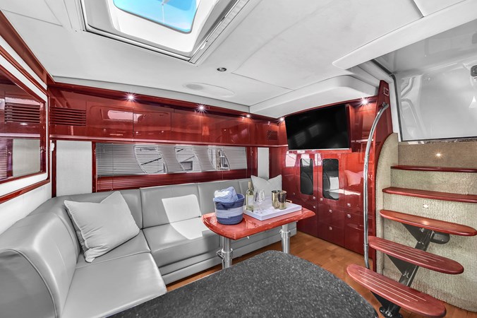 Sea Ray Sundancer 500 _ Interior-7