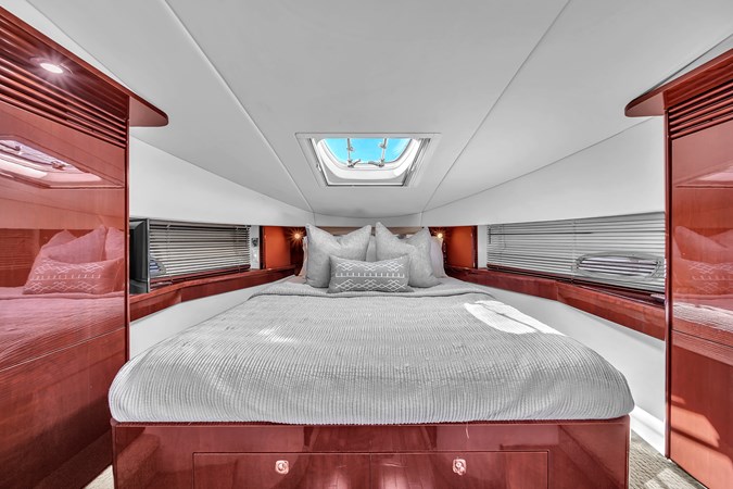 Sea Ray Sundancer 500 _ Interior-14