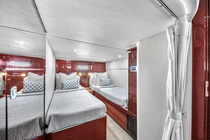 Sea Ray Sundancer 500 _ Interior-17