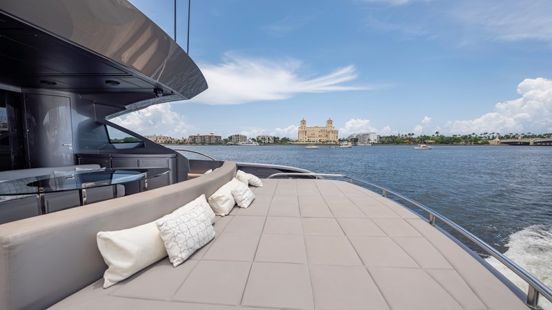 YachtsBlue-108-Pershing-2021-For Sale-32