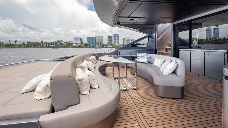 YachtsBlue-108-Pershing-2021-For Sale-34