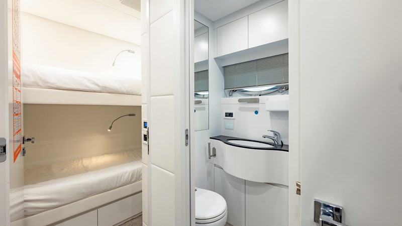 YachtsBlue-108-Pershing-2021-For Sale-106