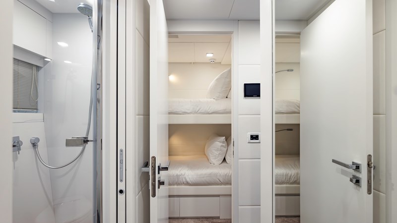 YachtsBlue-108-Pershing-2021-For Sale-107