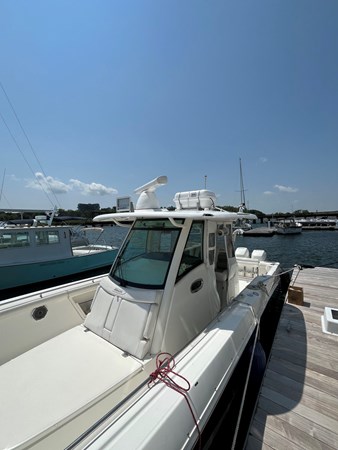 2015 Boston Whaler 350 Outrage