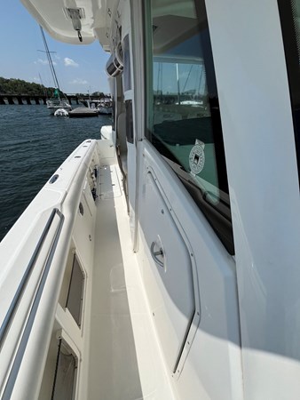2015 Boston Whaler 350 Outrage