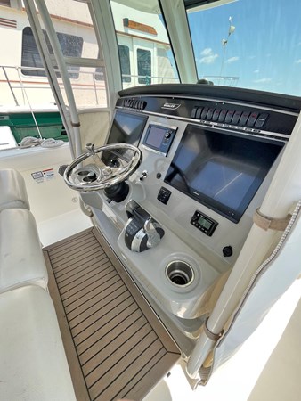 2015 Boston Whaler 350 Outrage