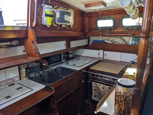 BRAMASOLE 5 Galley