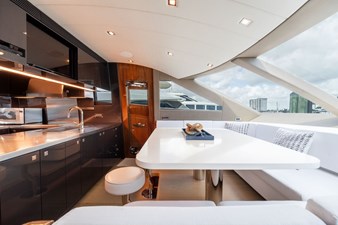 ISLAND SOUL 9 Galley Dinette