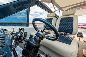 TCB 30 Helm station