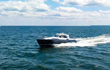 TCB 60 2019 Palm Beach Motor Yachts GT50 underway