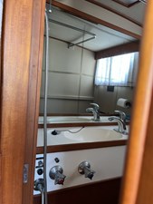 LOONS NEST 26 Aft head