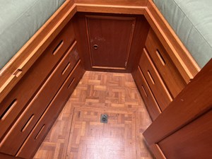 LOONS NEST 28 V berth storage