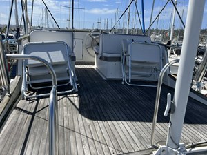 LOONS NEST 39 Flybridge deck