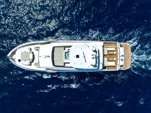 Horizon FD100 3 Horizon FD100 Hull 14 overhead view with sunpads. 