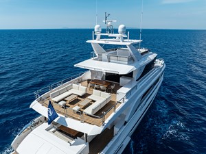 Horizon FD100 4 Horizon FD100 Hull 14 large boat deck with ample seating. 