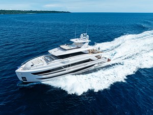 Horizon FD100 2 Horizon FD100 Hull 14 running across the open ocean. 