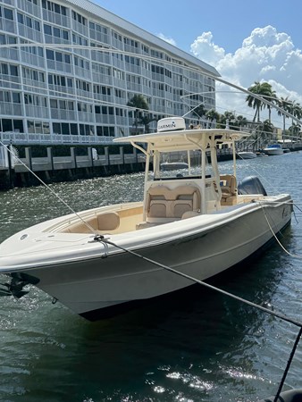 2018 KEY WEST BILLISTIC 281 CENTER CONSOLE