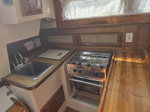 ENCHANTED LADY 3 Newport 33 galley
