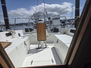 ENCHANTED LADY 8 Newport 33 cockpit