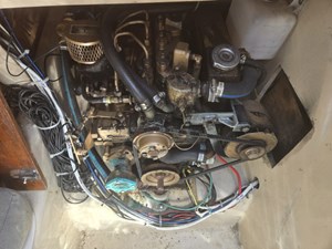 ENCHANTED LADY 10 Newport 33 Universal M25 diesel