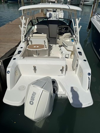 2020 Boston Whaler 230 Vantage