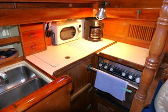 ZANYA 8 Galley