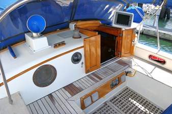 ZANYA 22 Cockpit Fwd