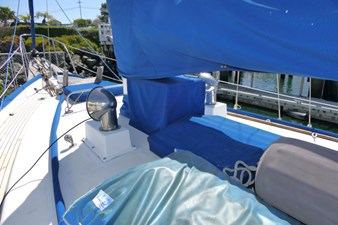 ZANYA 38 Deck Fwd