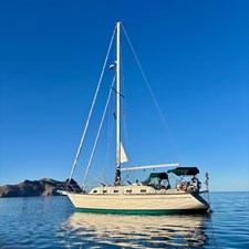 PELICAN 47 Anchored