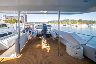 ENCORE 31 Upper Deck Aft