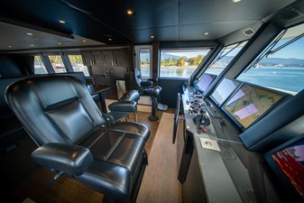 ENCORE 37 Pilothouse