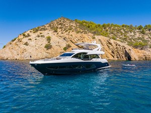 PASHBAR 10 Sunseeker 76 Yacht port at anchor