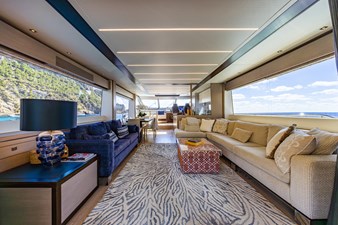 PASHBAR 20 Sunseeker 76 Yacht enterance to salon
