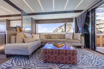 PASHBAR 21 Sunseeker 76 Yacht Salon starboard