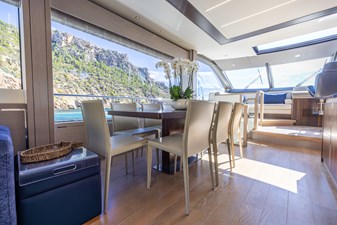 PASHBAR 23 Sunseeker 76 Yacht dining area