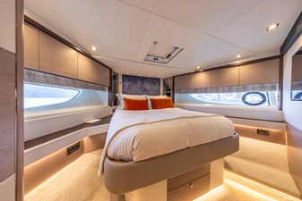 PASHBAR 31 Sunseeker 76 Yacht VIP guest cabin